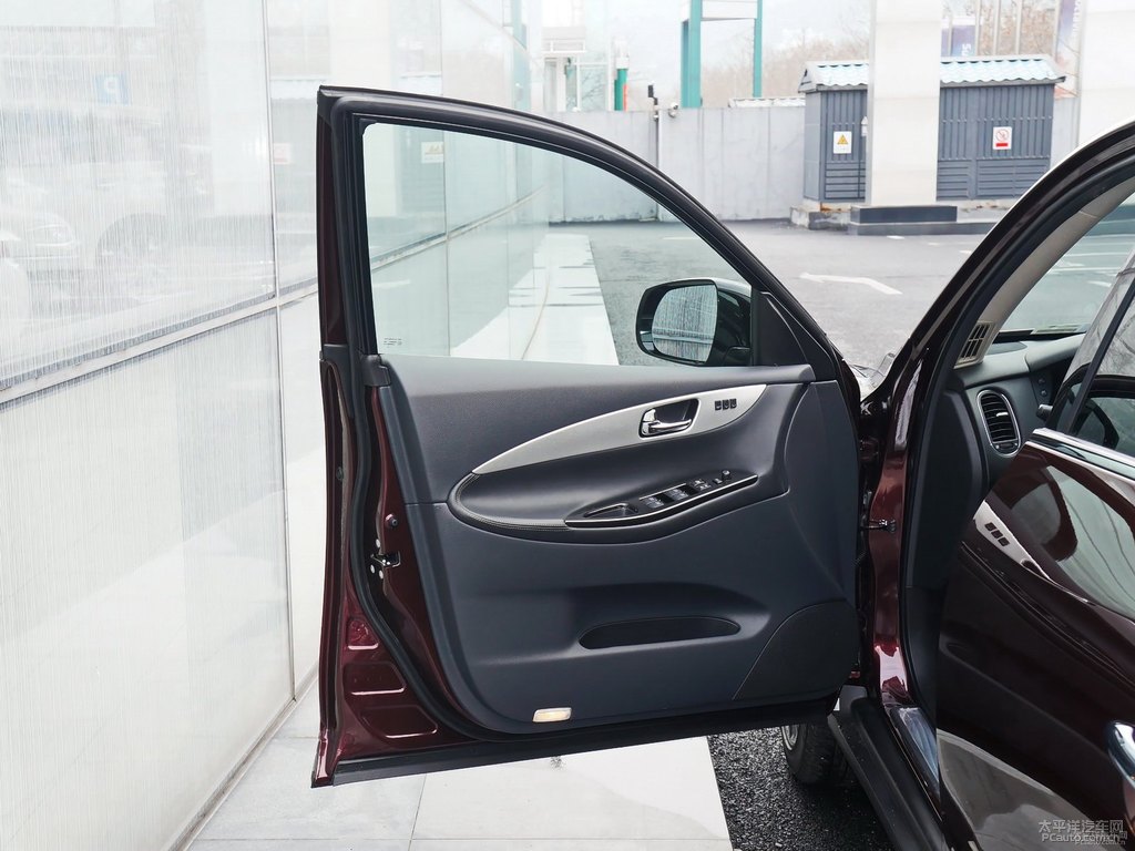 暮色紅英菲尼迪QX50車廂內(nèi)飾圖片