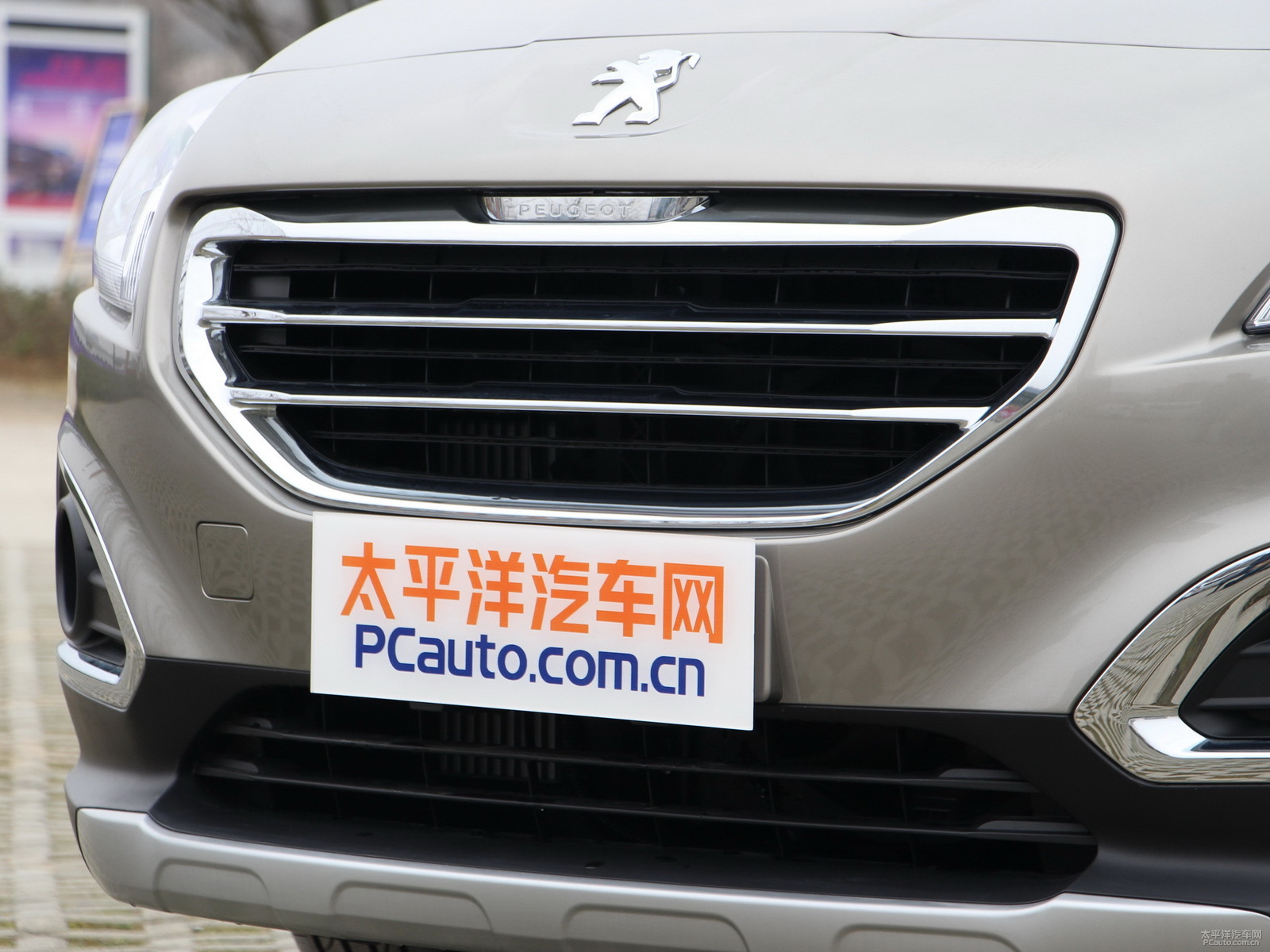 標(biāo)致3008外觀高清大圖