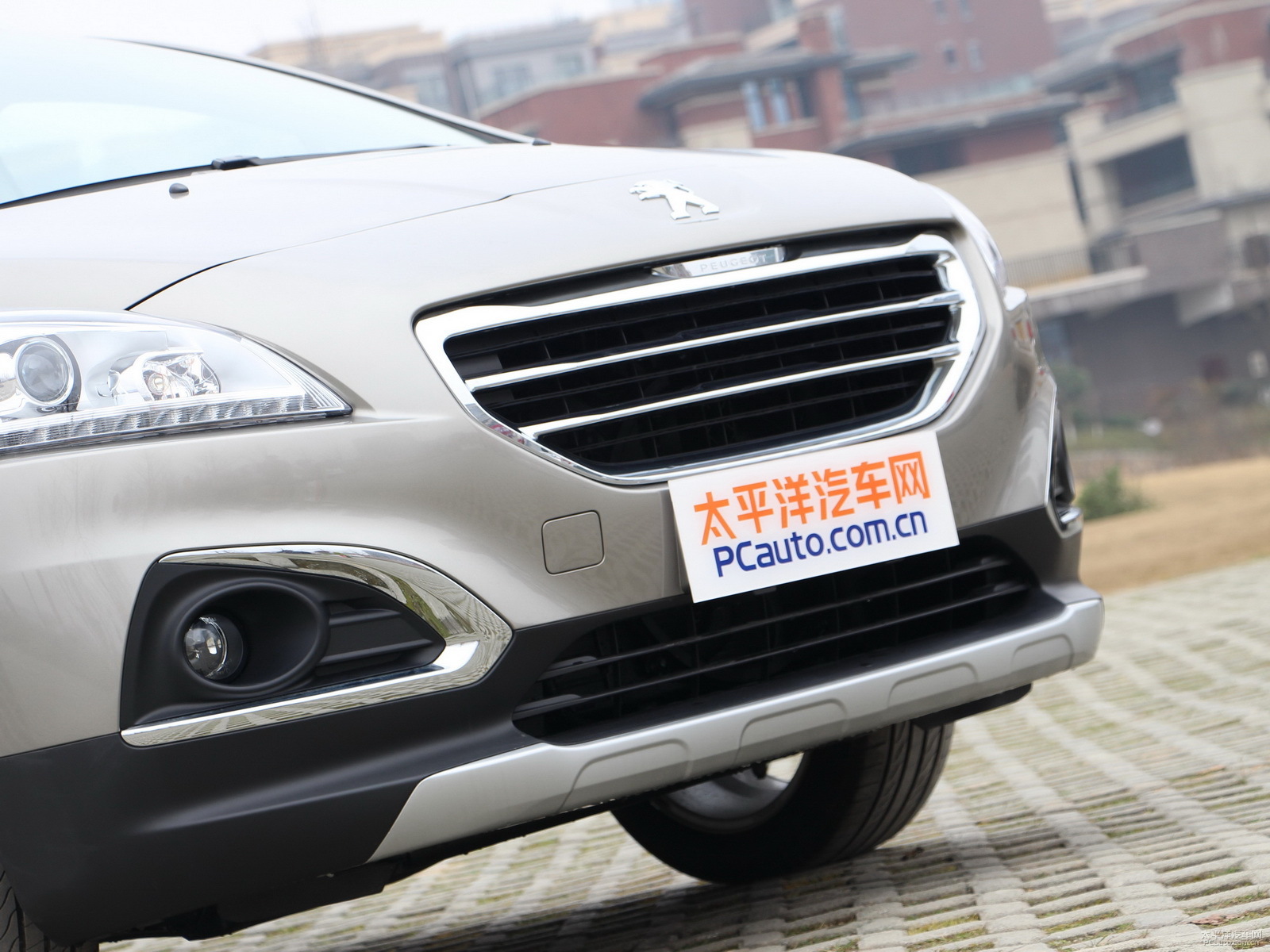 標(biāo)致3008外觀高清大圖