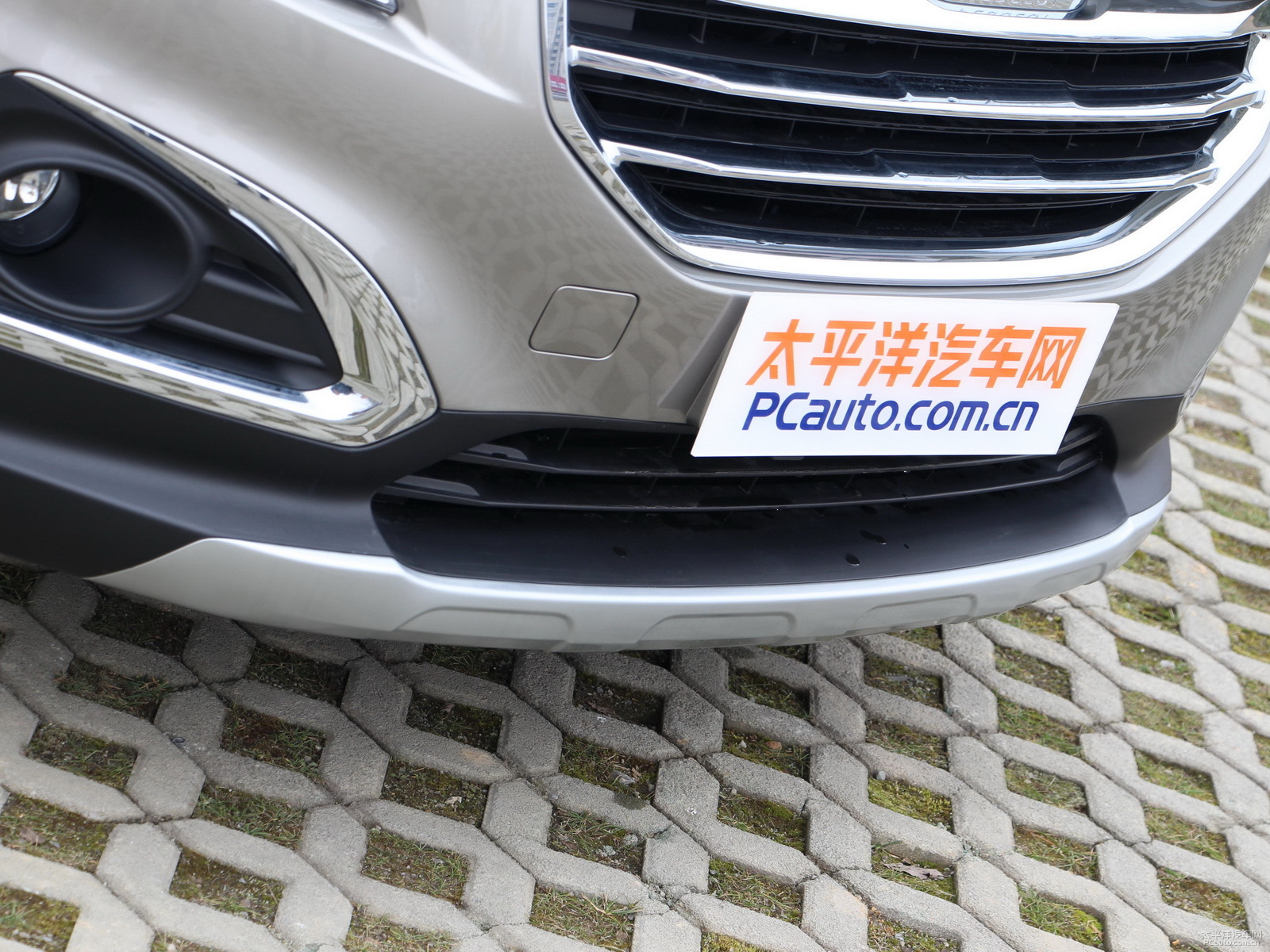 標(biāo)致3008外觀高清大圖