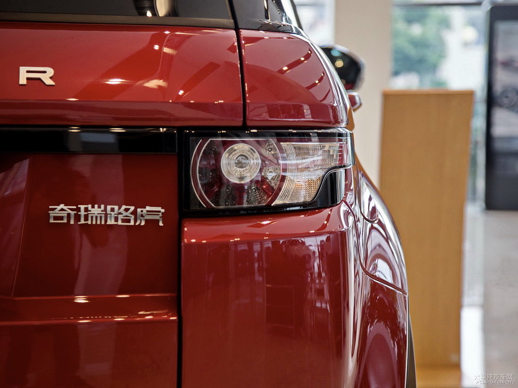 中國紅攬勝極光車尾外觀圖片