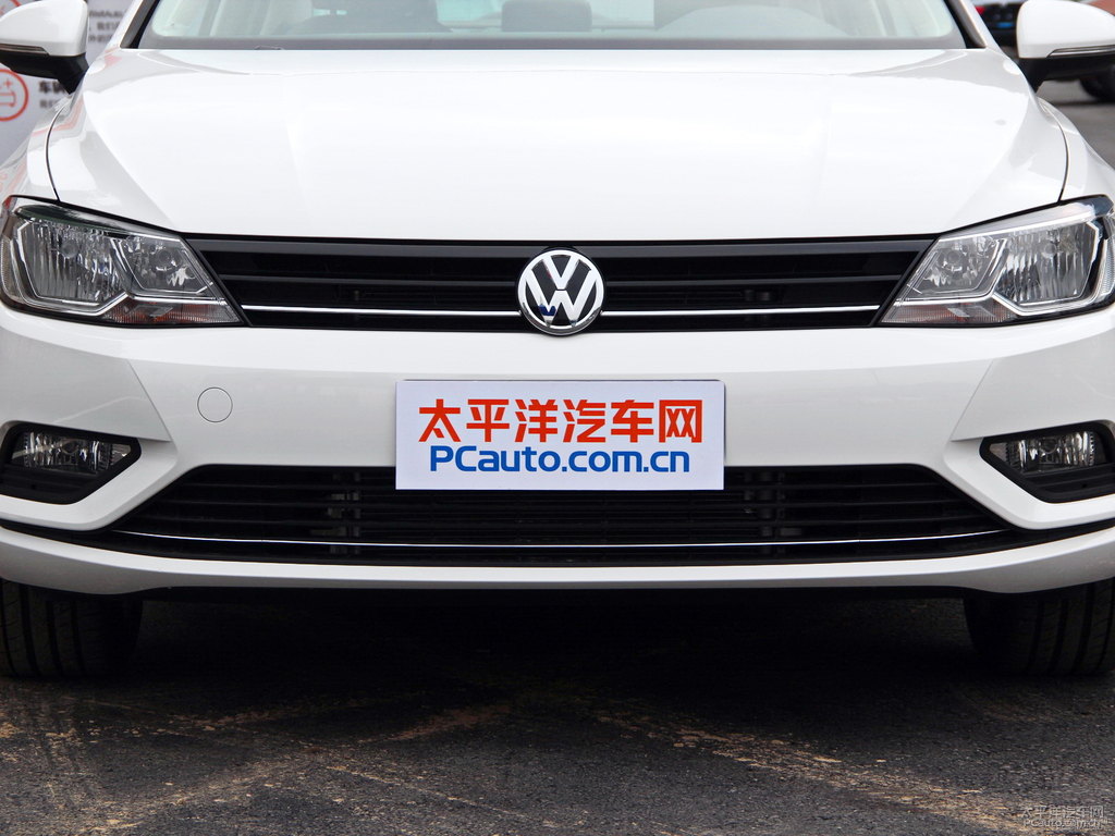 凜冽白凌渡車頭外觀圖片