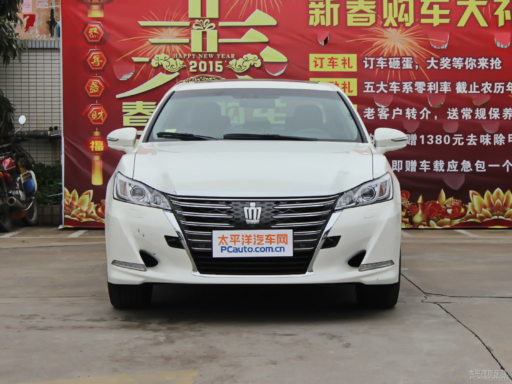 寶石珍珠白皇冠整車外觀外觀圖片