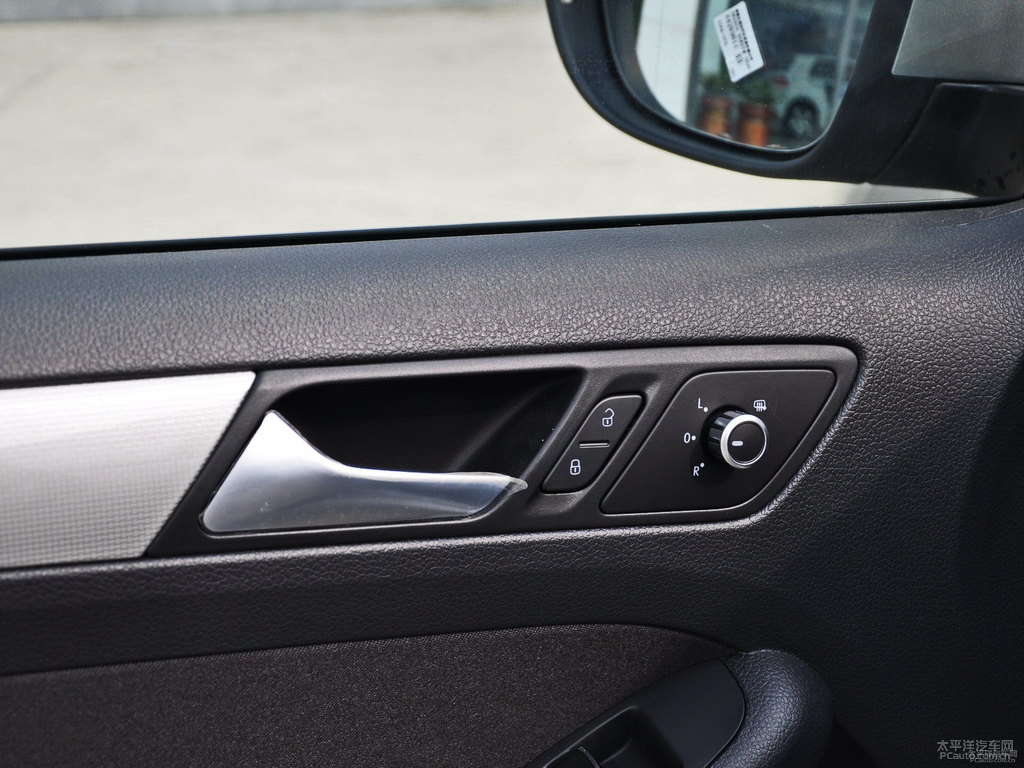 波斯灰速騰車廂內(nèi)飾圖片
