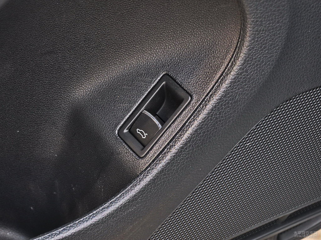 波斯灰速騰車廂內飾圖片