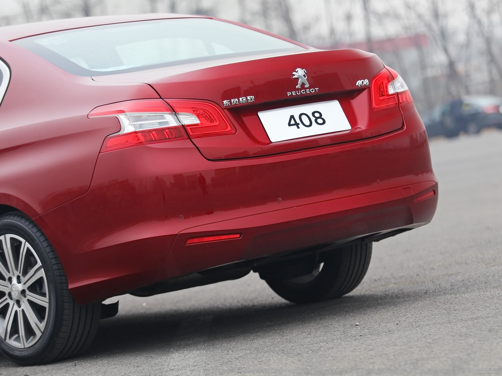 標(biāo)致408外觀高清大圖