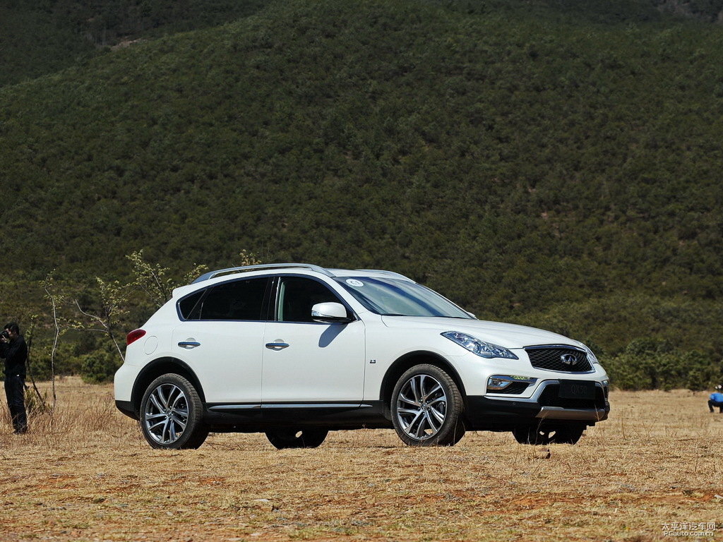 瑩貝白英菲尼迪QX50整車外觀外觀圖片