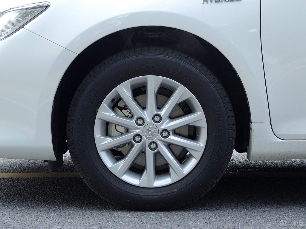 珍珠白凱美瑞車(chē)身外觀圖片