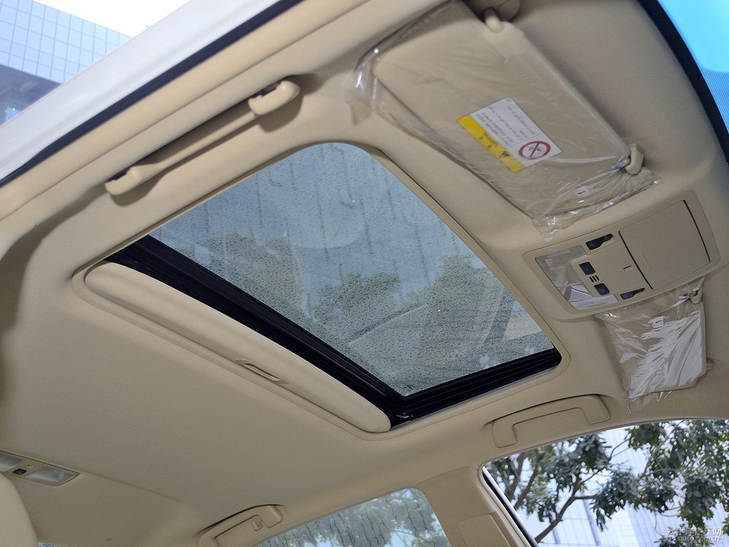珍珠白凱美瑞車廂內(nèi)飾圖片