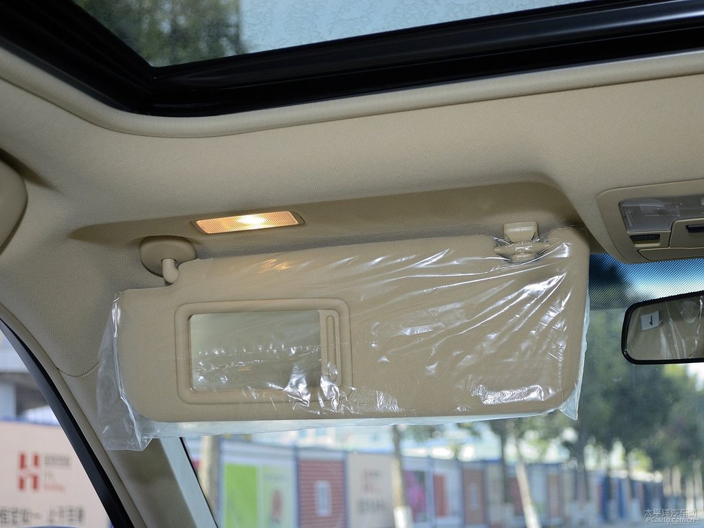 珍珠白凱美瑞車廂內(nèi)飾圖片