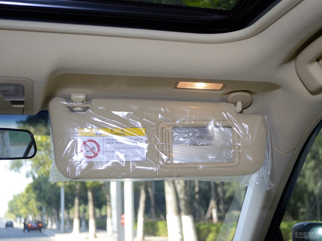 珍珠白凱美瑞車廂內(nèi)飾圖片