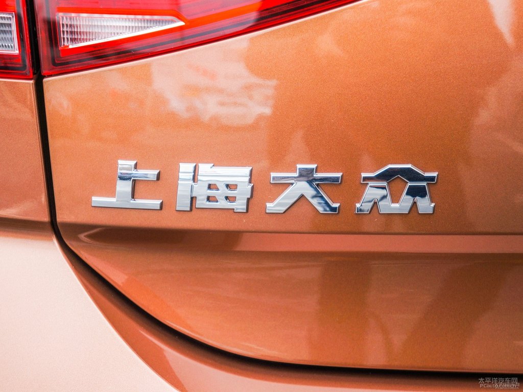 炫目金凌渡車尾外觀圖片
