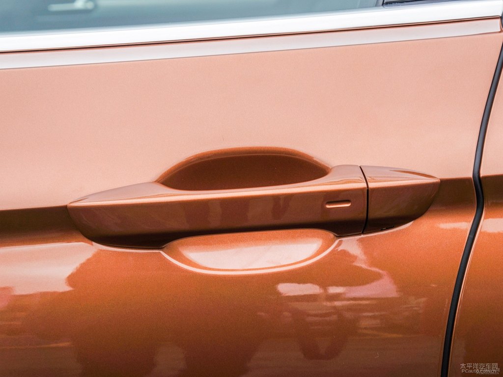 炫目金凌渡車身外觀圖片