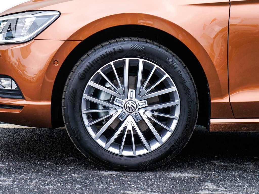 炫目金凌渡車身外觀圖片
