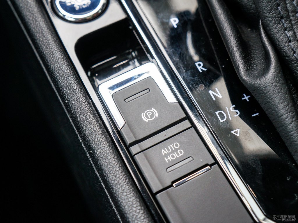 炫目金凌渡中控內(nèi)飾圖片
