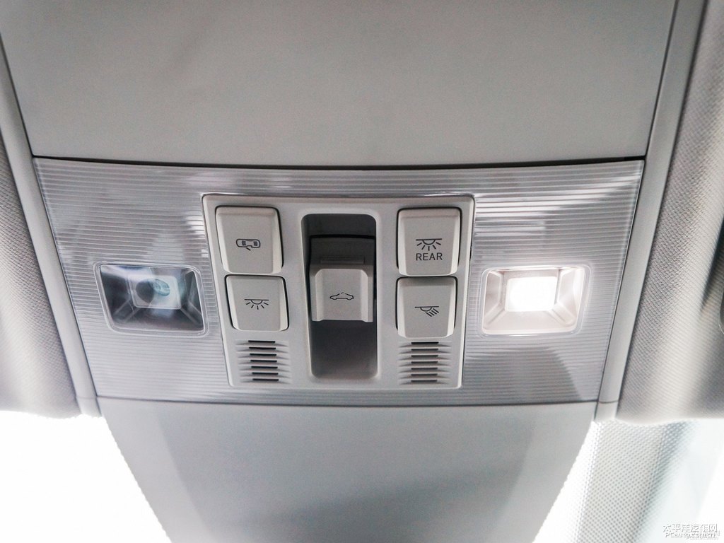 炫目金凌渡車身外觀圖片