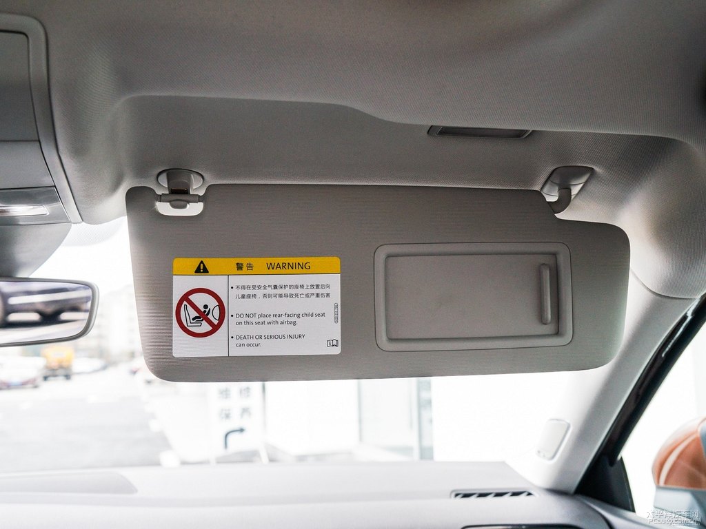 炫目金凌渡車身外觀圖片