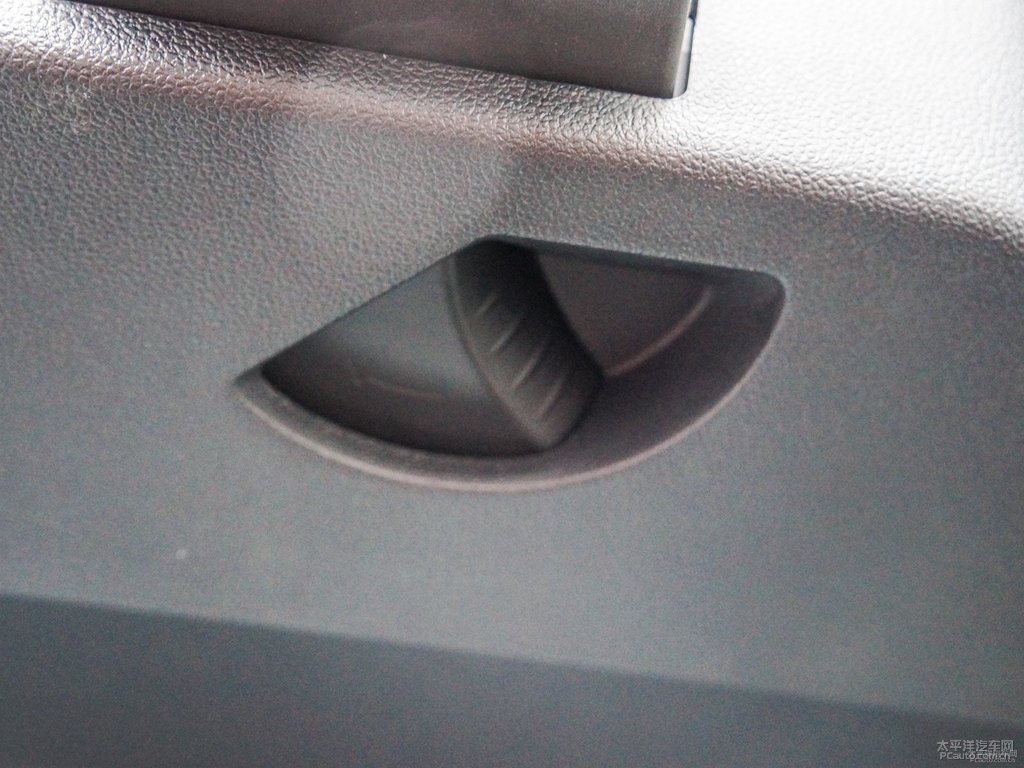 炫目金凌渡車身外觀圖片