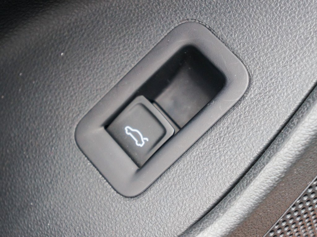 炫目金凌渡車(chē)身外觀圖片
