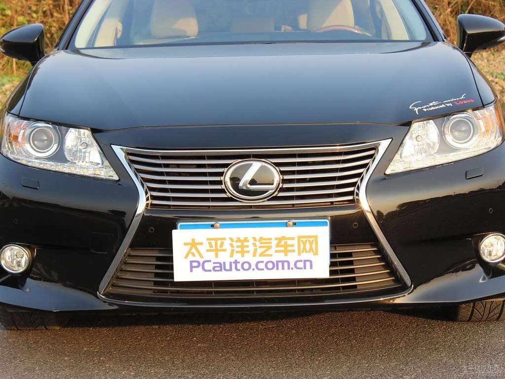 黑色雷克薩斯ES車頭外觀圖片