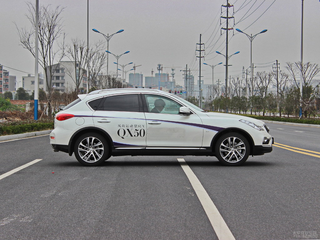 瑩貝白英菲尼迪QX50整車外觀外觀圖片