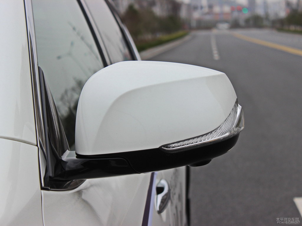 瑩貝白英菲尼迪QX50車身外觀圖片