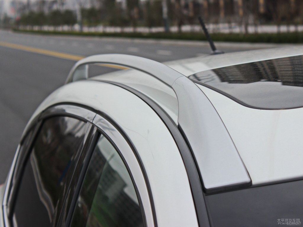 瑩貝白英菲尼迪QX50車身外觀圖片