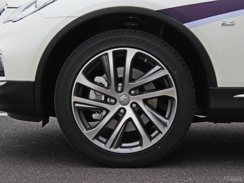 瑩貝白英菲尼迪QX50車身外觀圖片