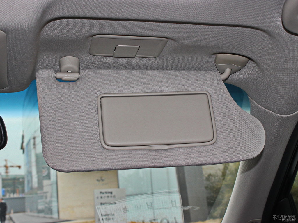 瑩貝白英菲尼迪QX50車廂內(nèi)飾圖片