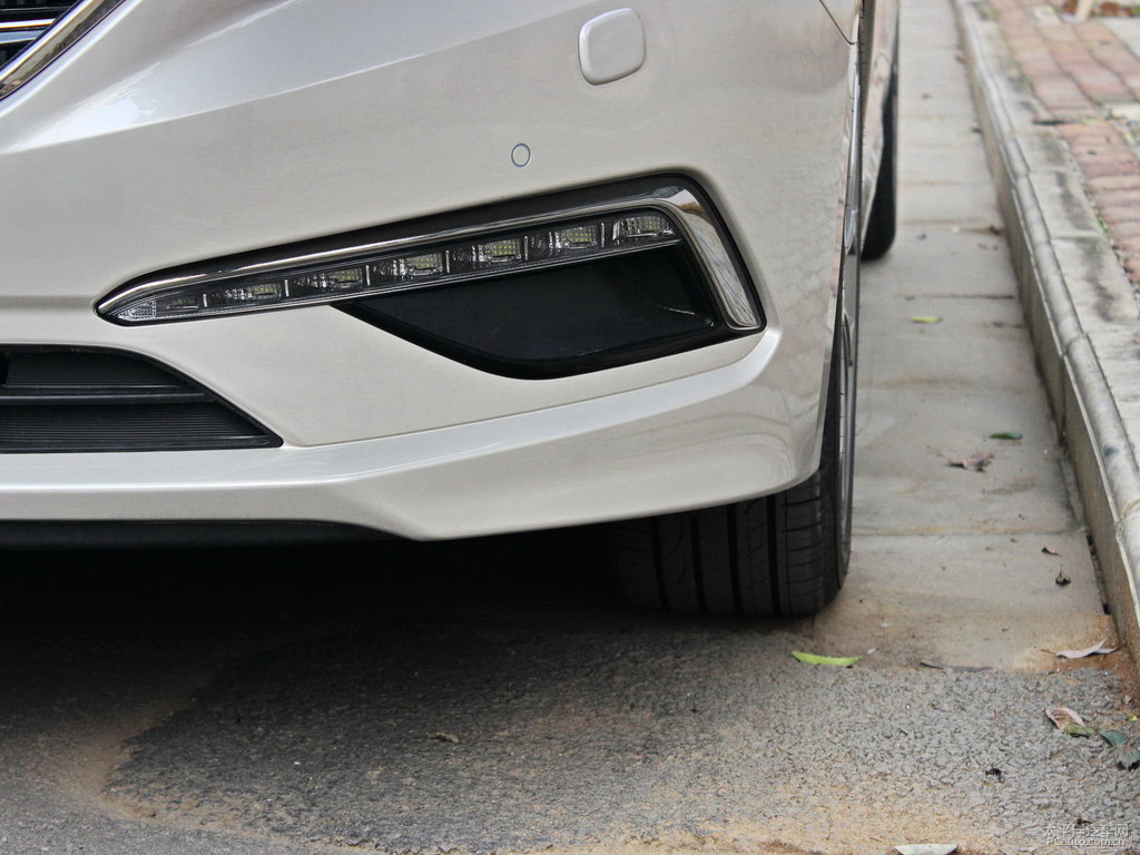 古月銀索納塔車頭外觀圖片
