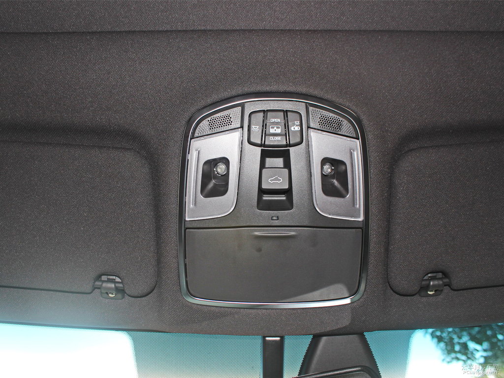 爵士黑索納塔車廂內(nèi)飾圖片
