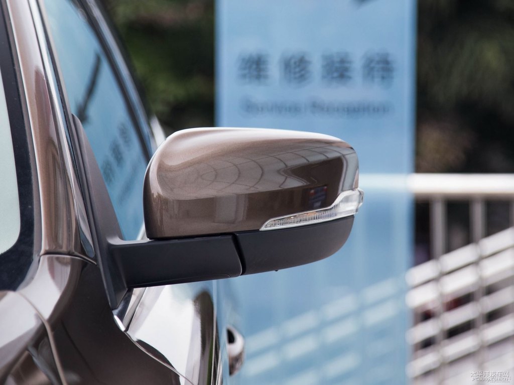 暮色銅沃爾沃XC60車(chē)身外觀圖片