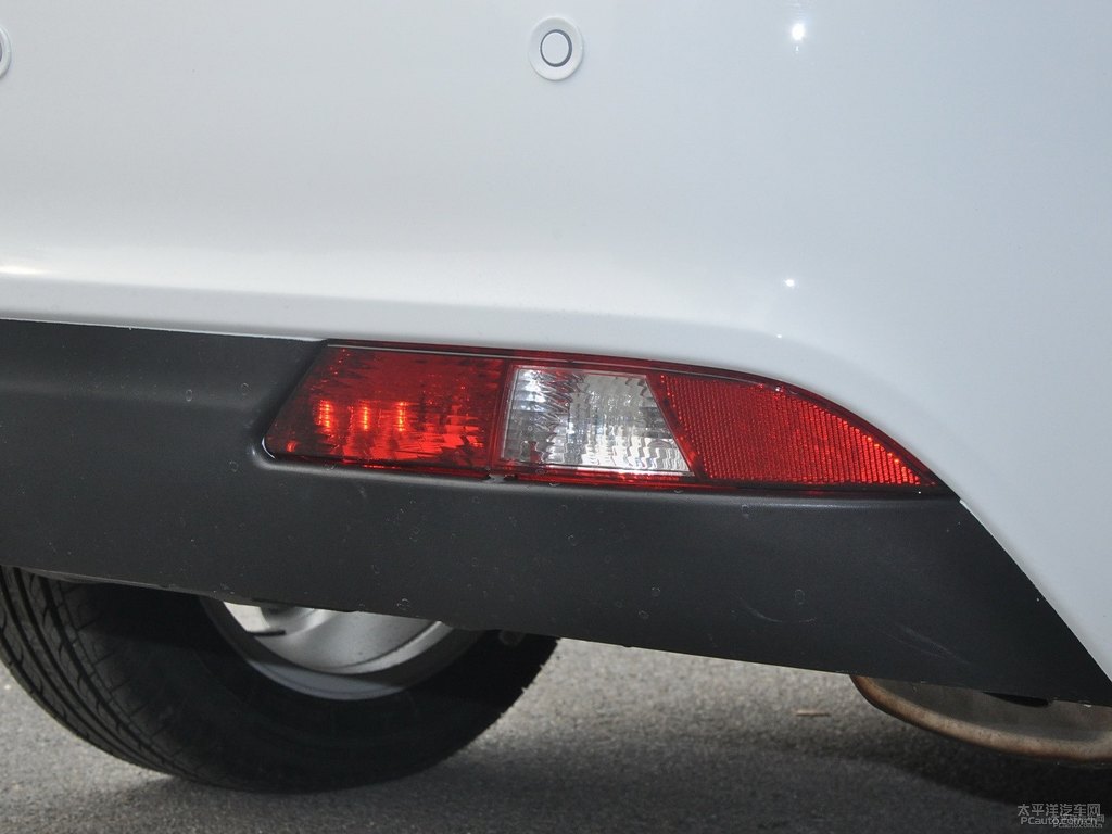 冰晶白新帝豪車尾外觀圖片