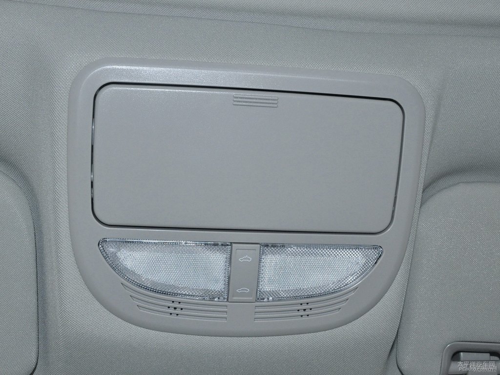 冰晶白新帝豪車(chē)廂內(nèi)飾圖片