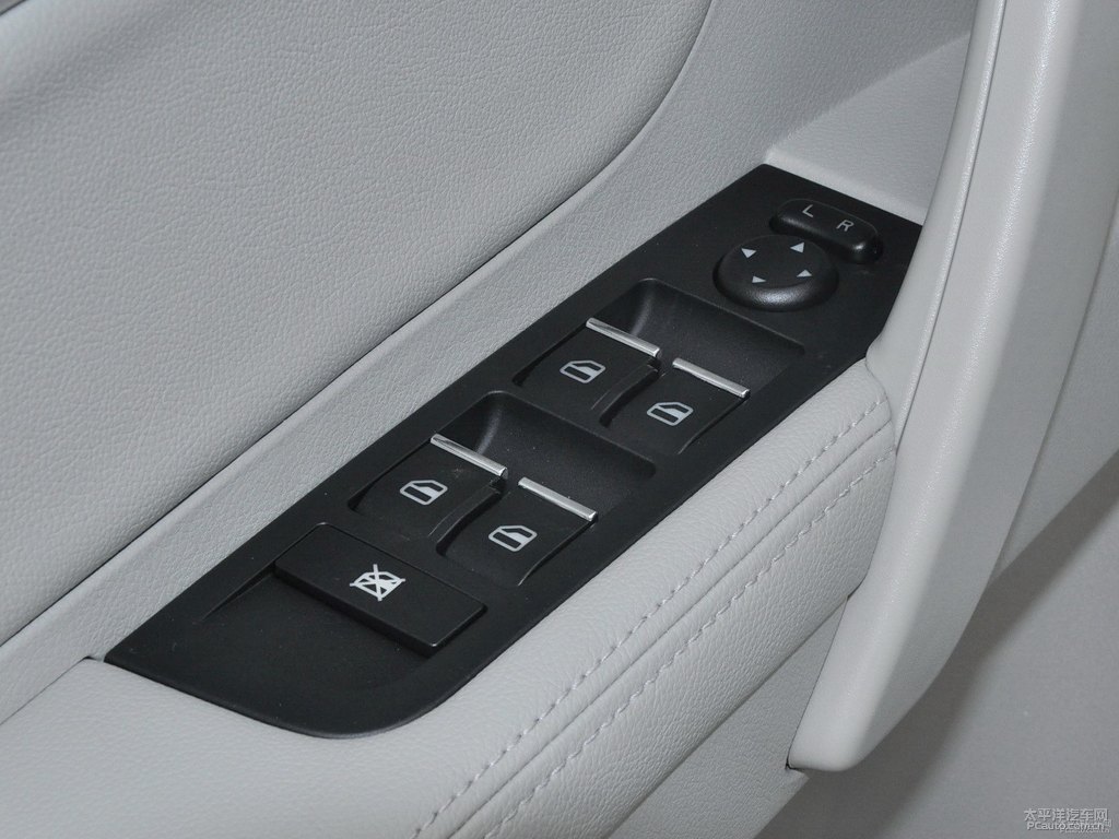 冰晶白新帝豪車廂內(nèi)飾圖片