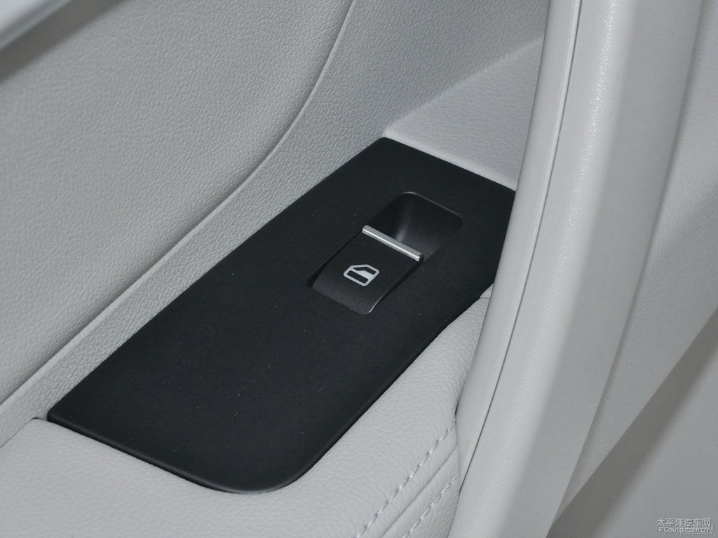 冰晶白新帝豪車廂內(nèi)飾圖片