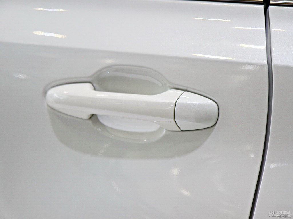 珍珠白漢蘭達車身外觀圖片