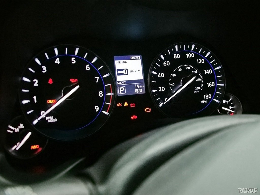 水亮銀英菲尼迪Q70L座椅內(nèi)飾圖片