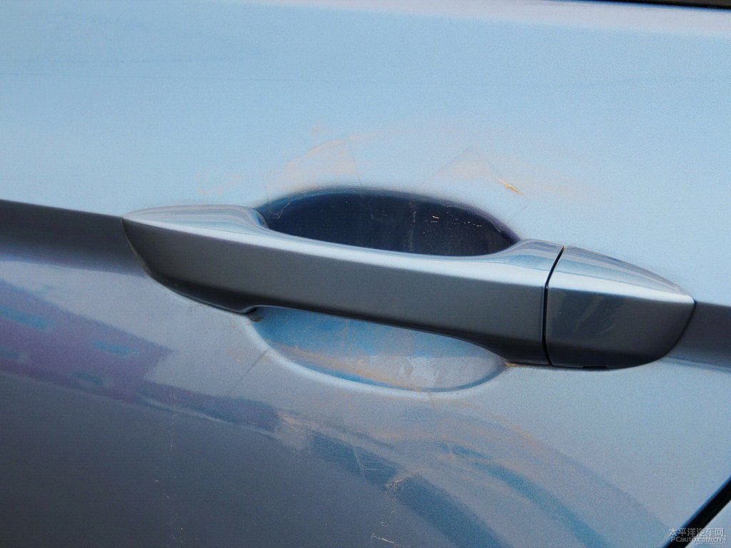 澎湃藍(lán)凌渡車身外觀圖片