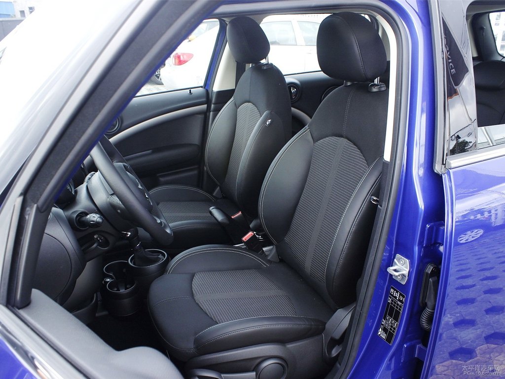 ǿ{MINI COUNTRYMAN΃DƬ