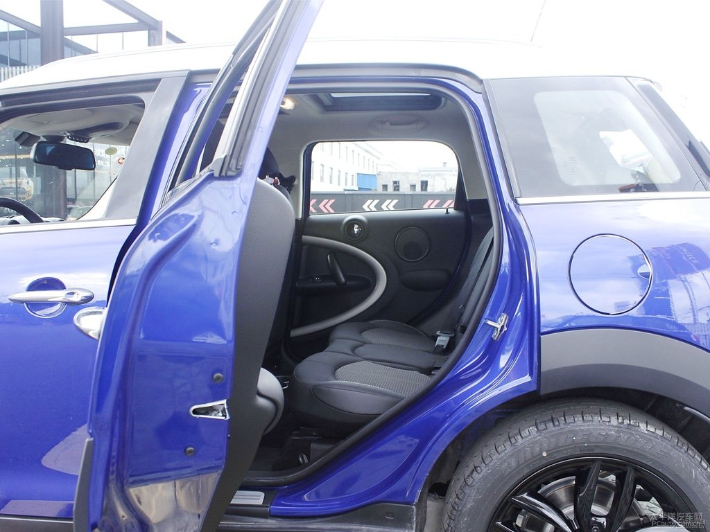 ǿ{(ln)MINI COUNTRYMAN{˿ggDƬ