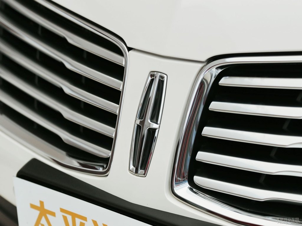 極簡白林肯MKC車頭外觀圖片