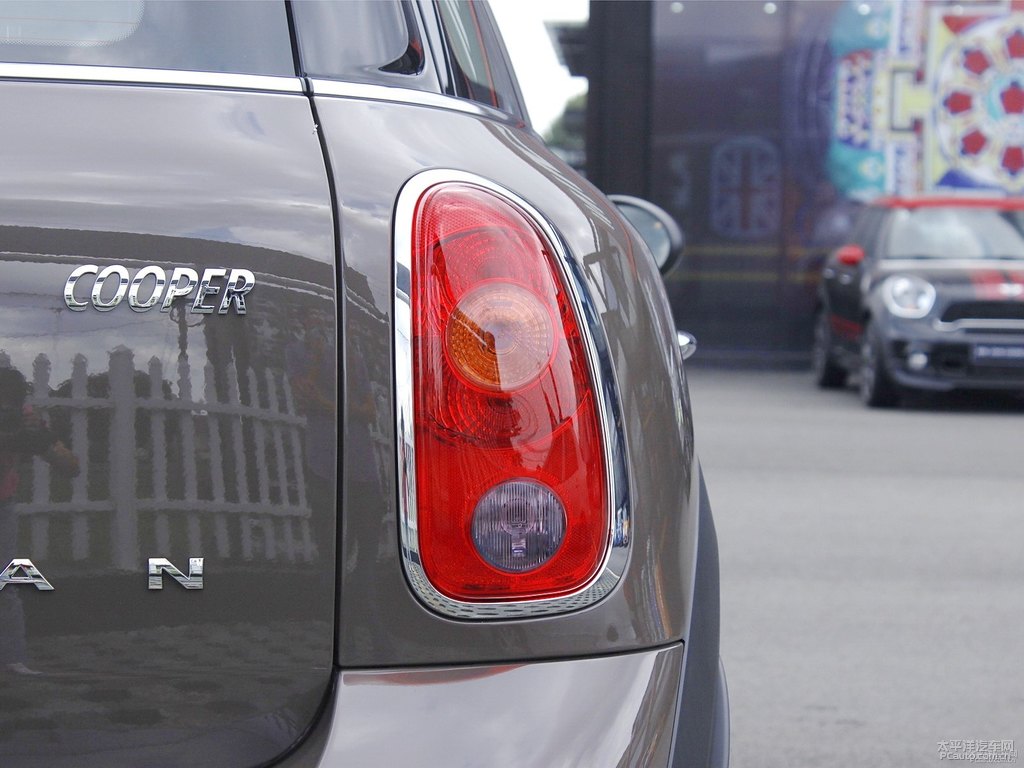 \ɫMINI COUNTRYMAN܇β^DƬ