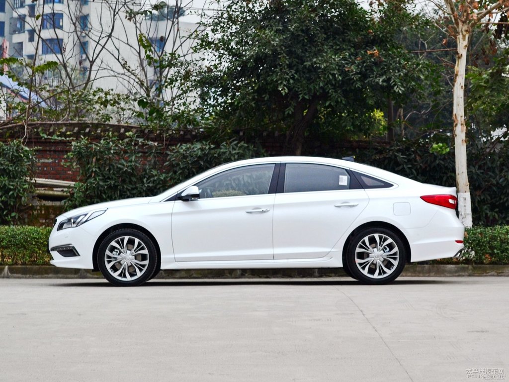 珍珠白索納塔整車外觀外觀圖片