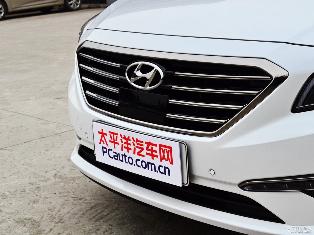 珍珠白索納塔車(chē)頭外觀圖片