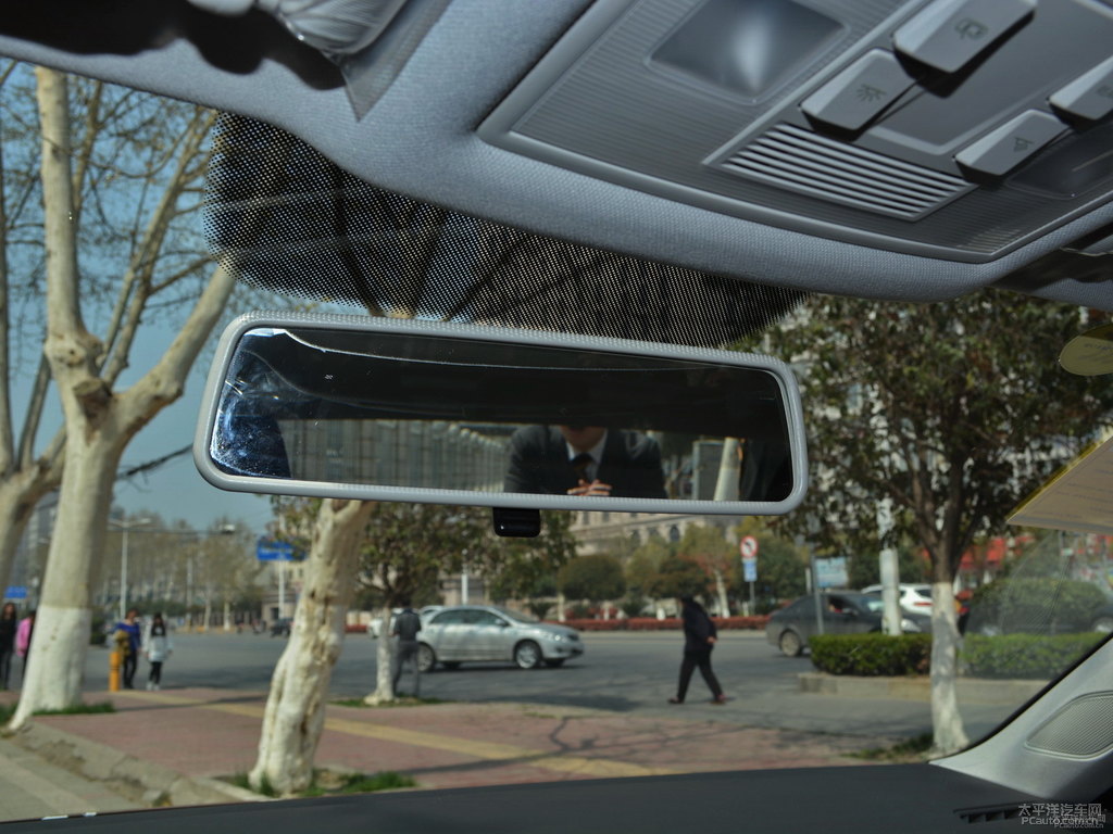炫目金凌渡車廂內飾圖片