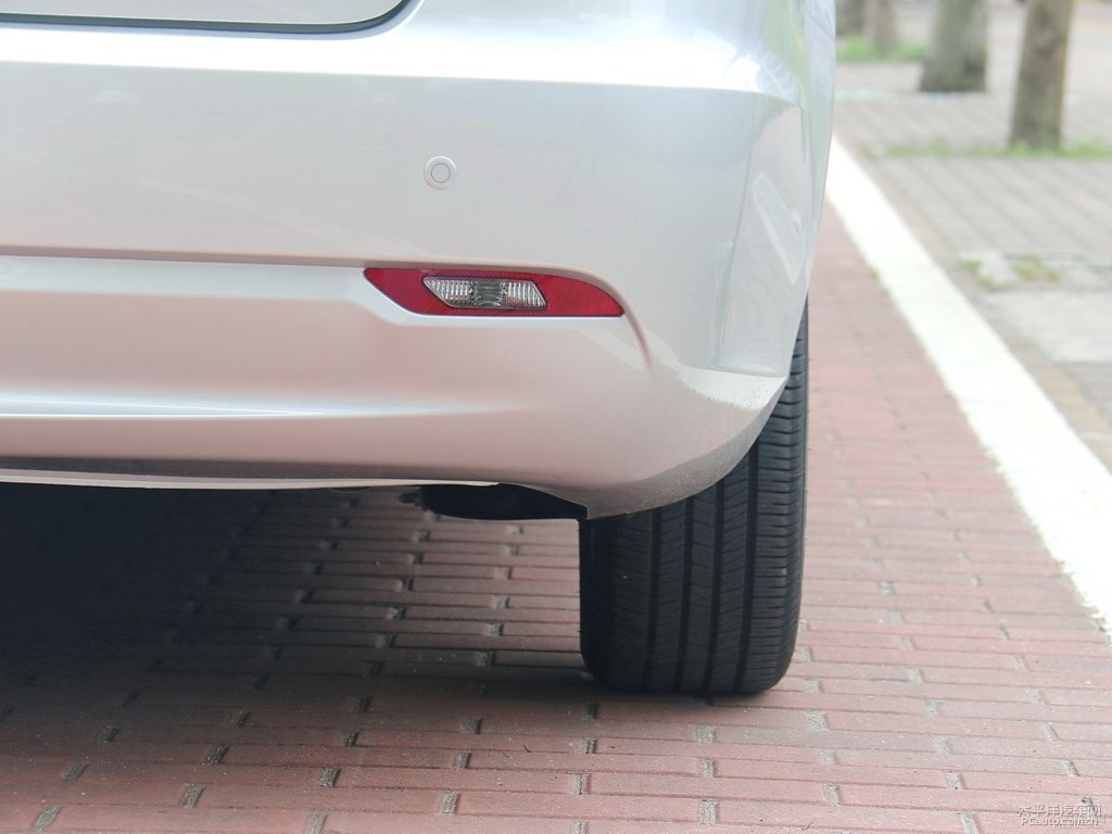 星河銀逸動車尾外觀圖片