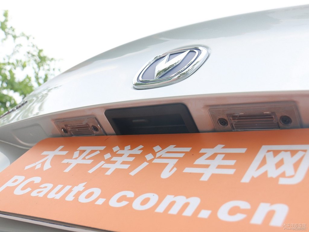 星河銀逸動(dòng)車尾外觀圖片