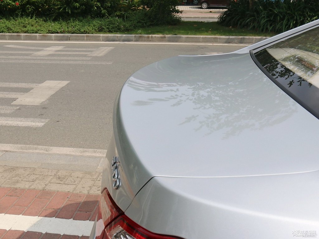 星河銀逸動車尾外觀圖片