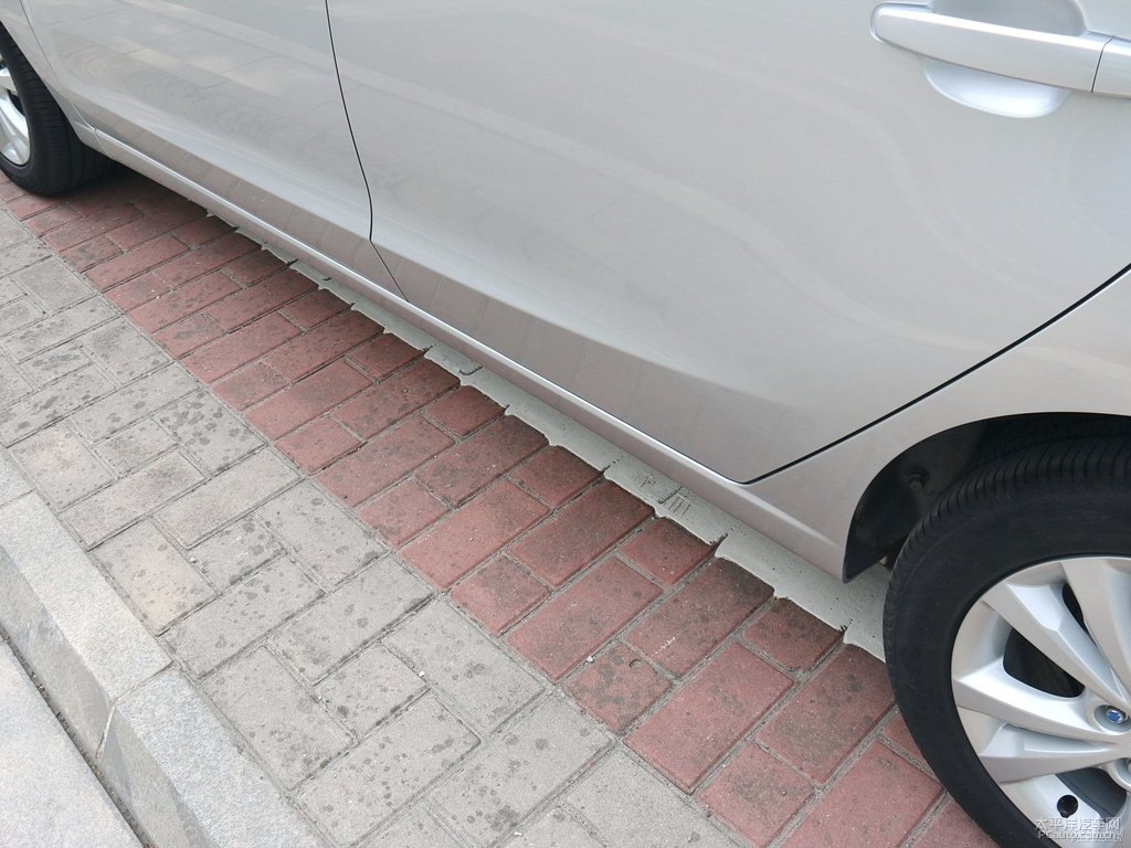 星河銀逸動車身外觀圖片